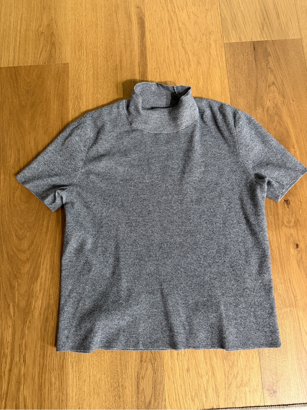 NWOT  Saks Fifth Avenue Short-Sleeve Gray Turtleneck Sweater Womens Medium
